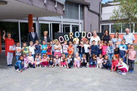 Otroški smeh se vrača v šolske klopi in z njim 219 prvošolčkov 2